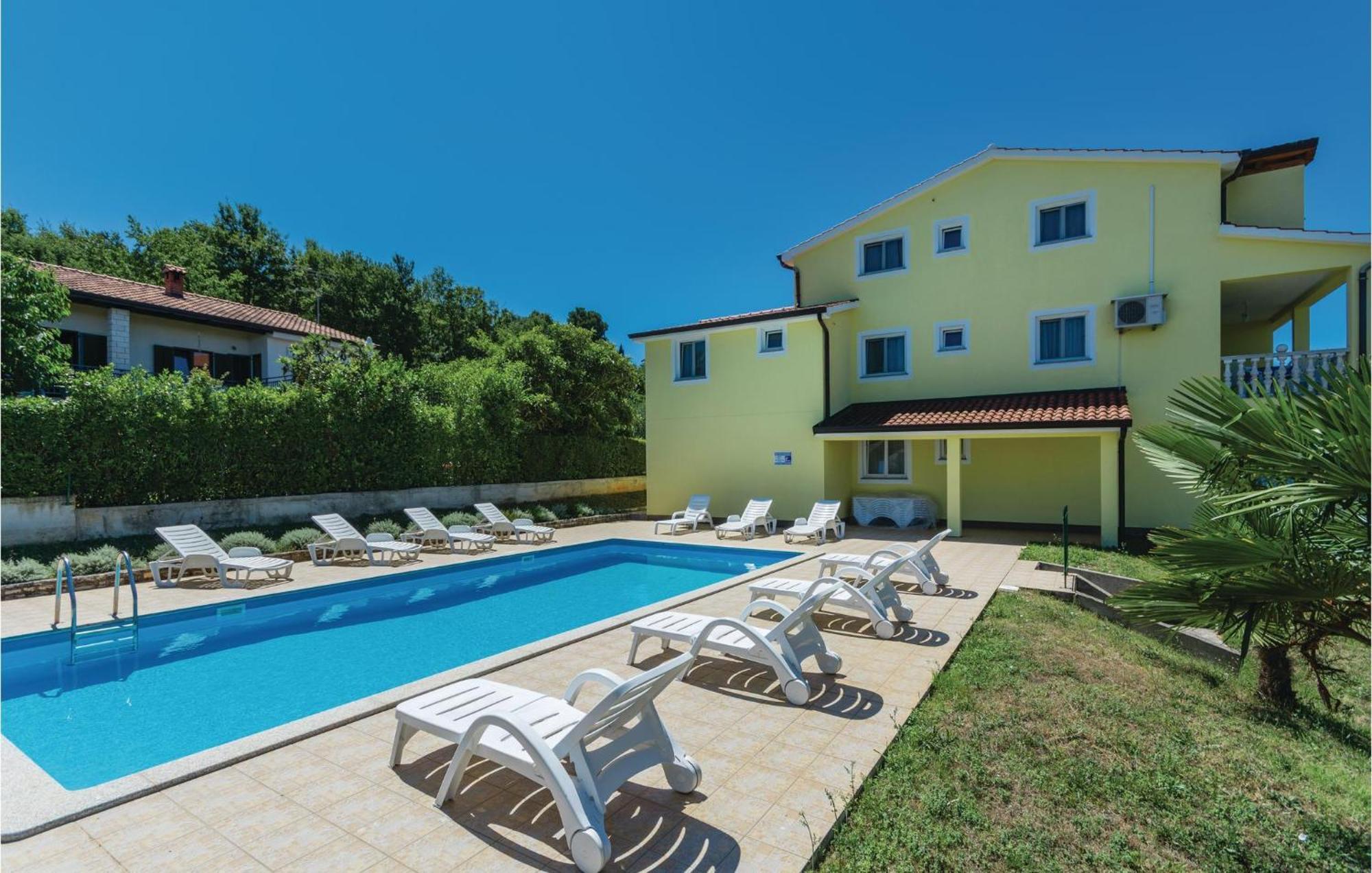 1 Bedroom Beautiful Apartment In Porec Exterior photo