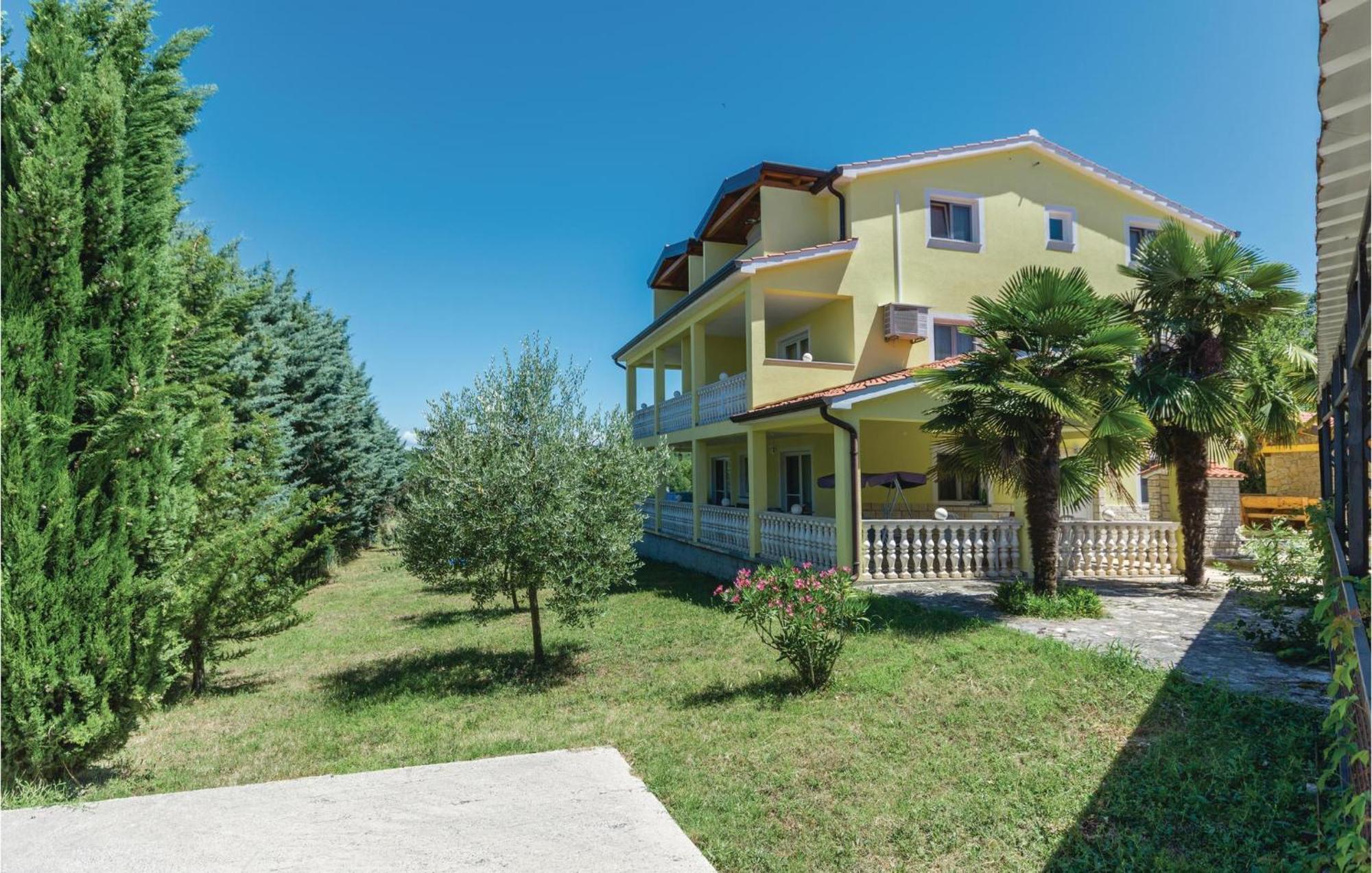 1 Bedroom Beautiful Apartment In Porec Exterior photo